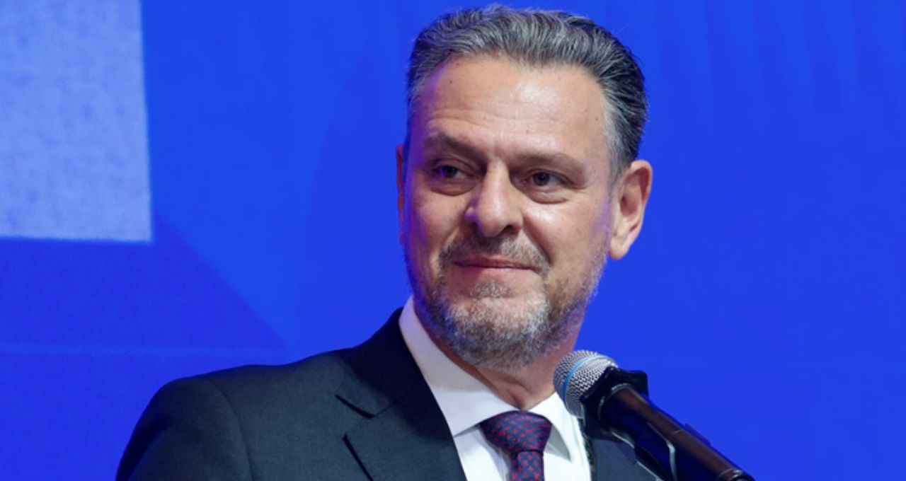 Governo exonera 16 ministros antes do prazo final