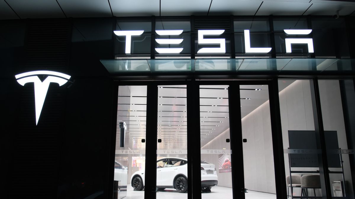 Tesla vende mais no trimestre, mas decepciona Wall Street e ação cai