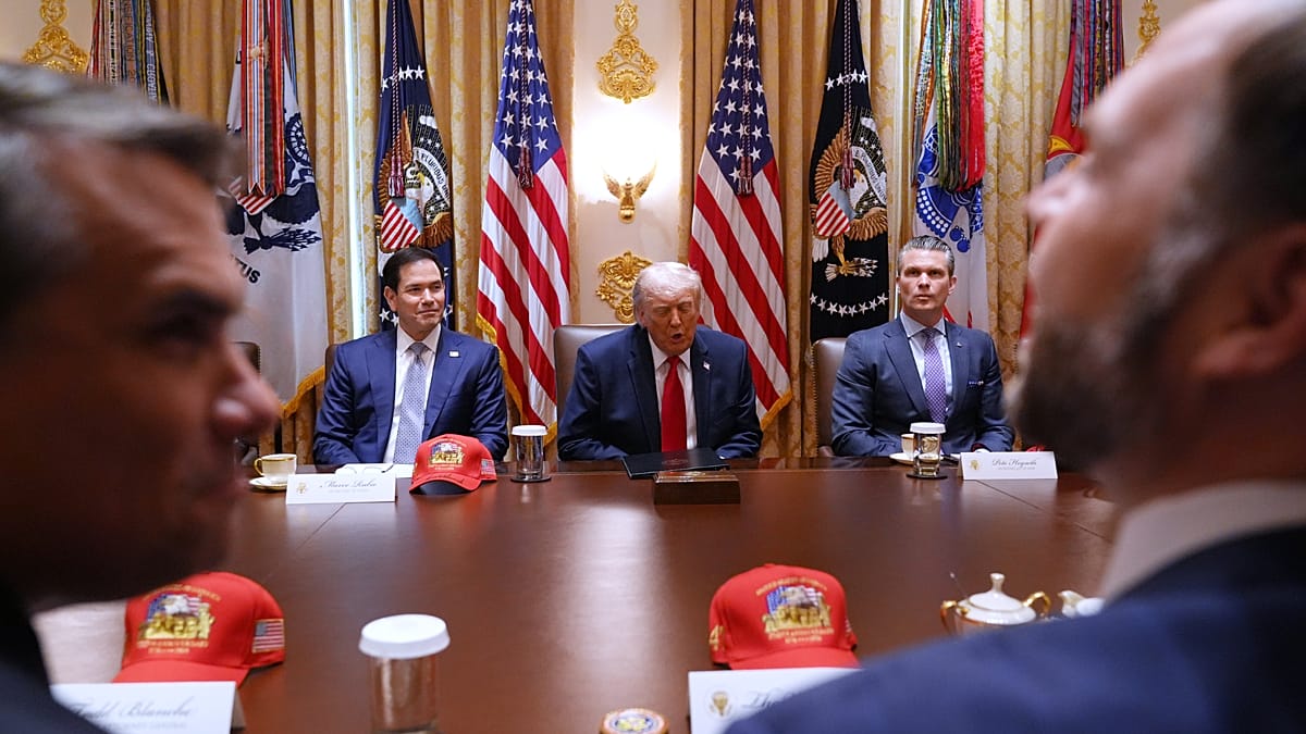 Trump avisa Irã: acordo ou 'acabamos o trabalho