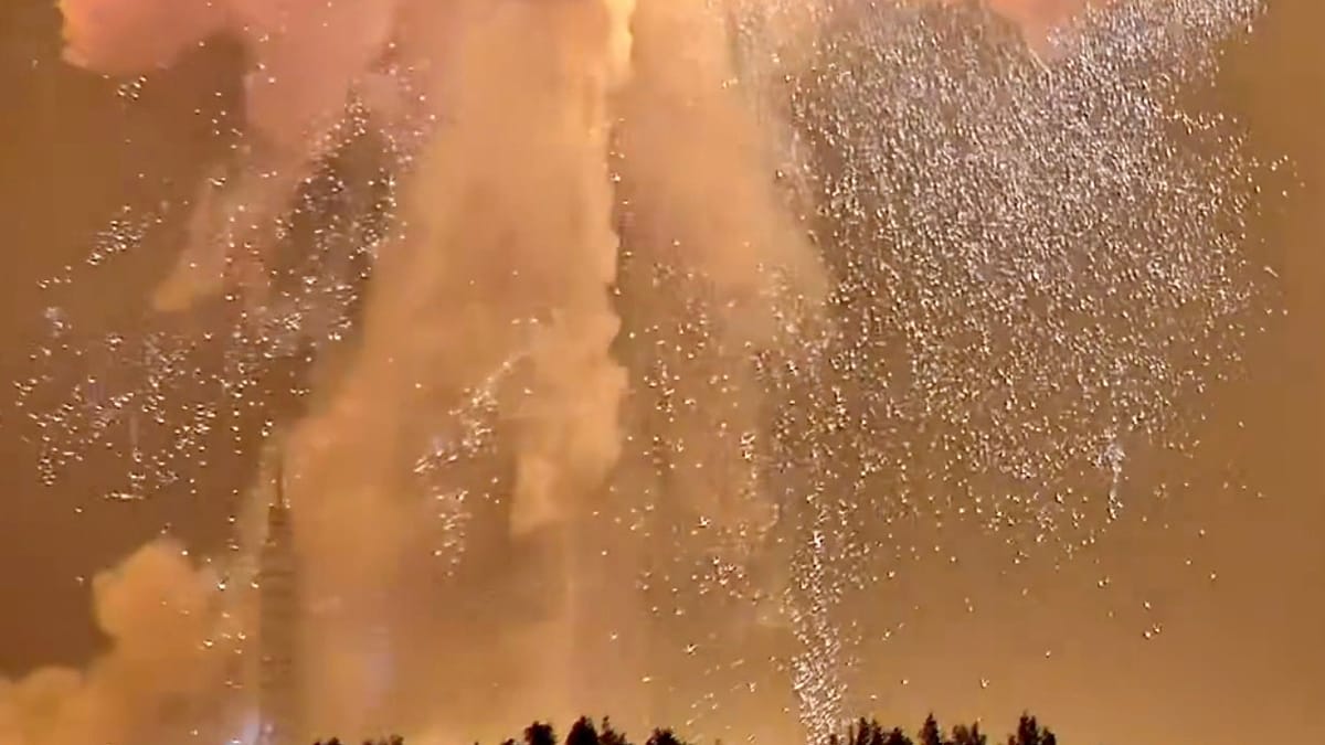 Blue Origin: foguete explode em teste na plataforma