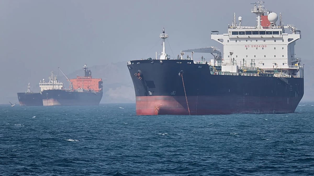 EUA atacam navio que tentava furar bloqueio ao Irã