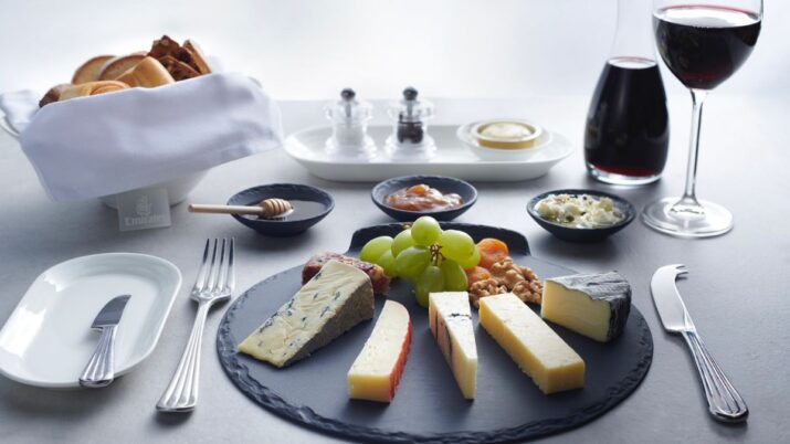Primeira classe gastronomia: caviar e Dom Pérignon nas alturas