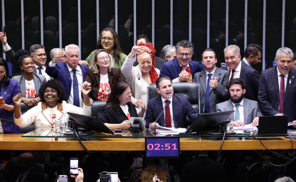 Fim da escala 6x1: choque no varejo será momentâneo, avalia MAG