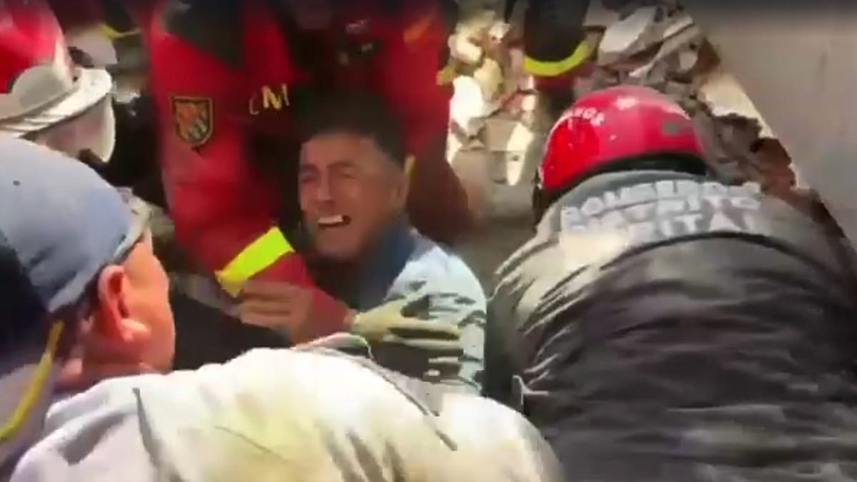 Homem é resgatado com vida após três dias sob escombros na Venezuela