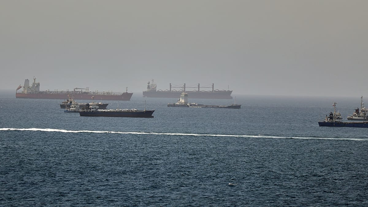 EUA lançam ataques contra o Irã após drone atingir navio