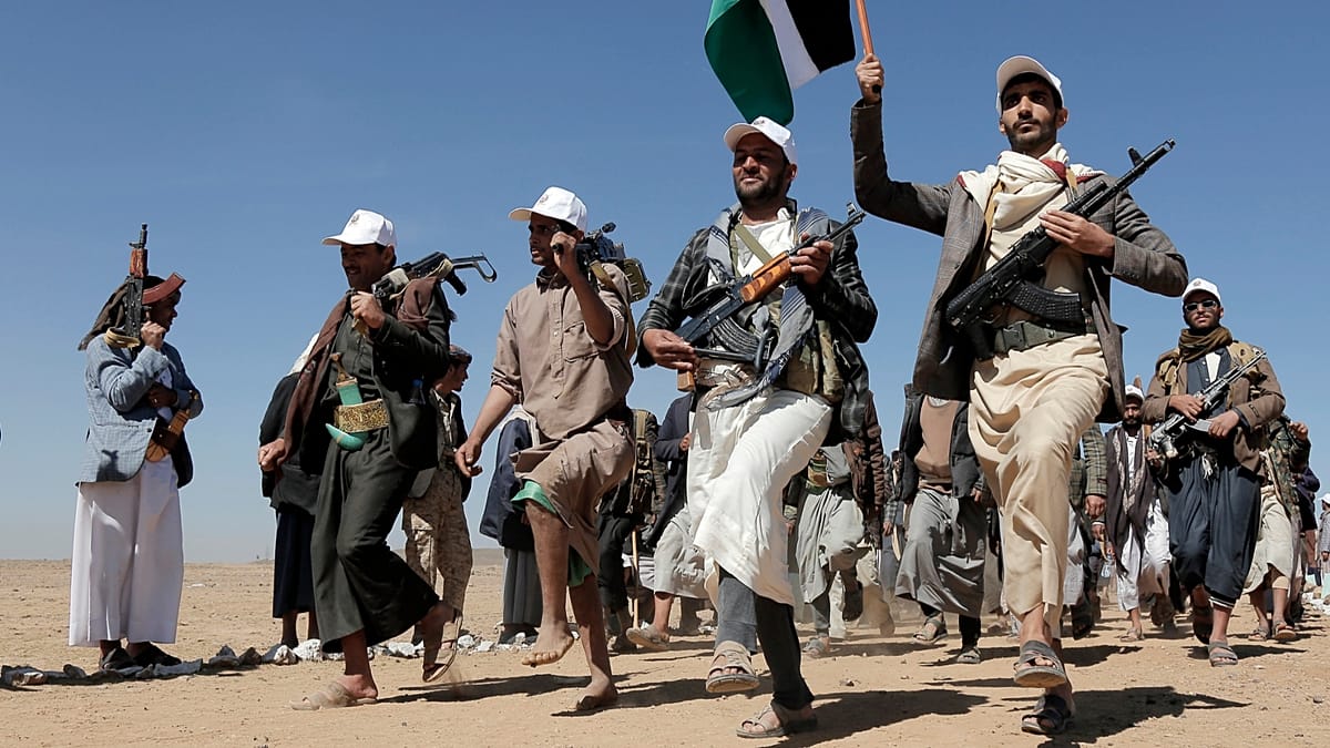 Houthis ameaçam navegação no mar Vermelho após adesão à guerra do Irã