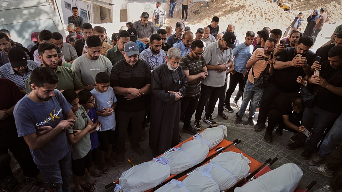 Ataques israelenses em Gaza matam nove; famílias choram os mortos