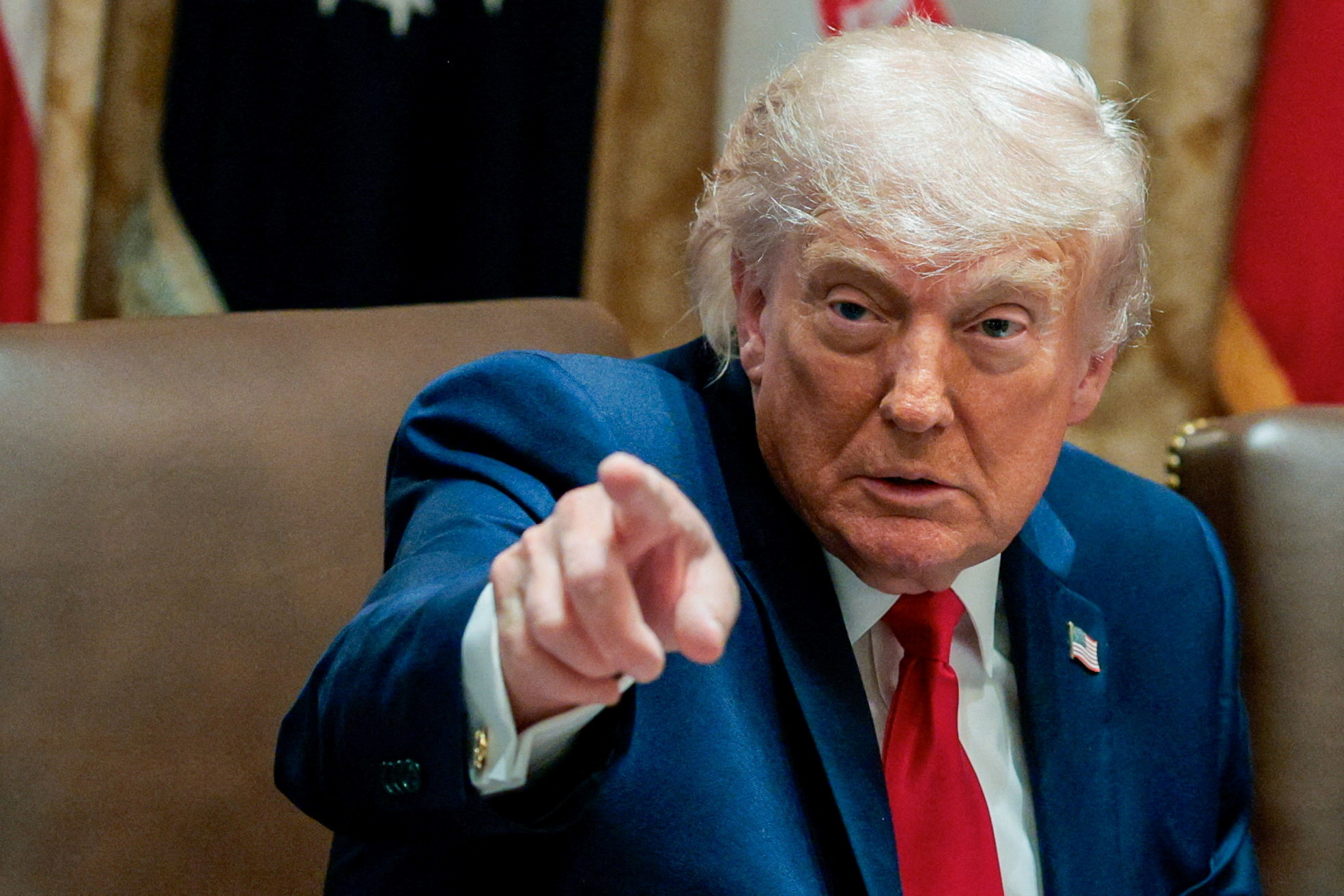 Trump eleva tom contra o Irã durante negociações na Suíça