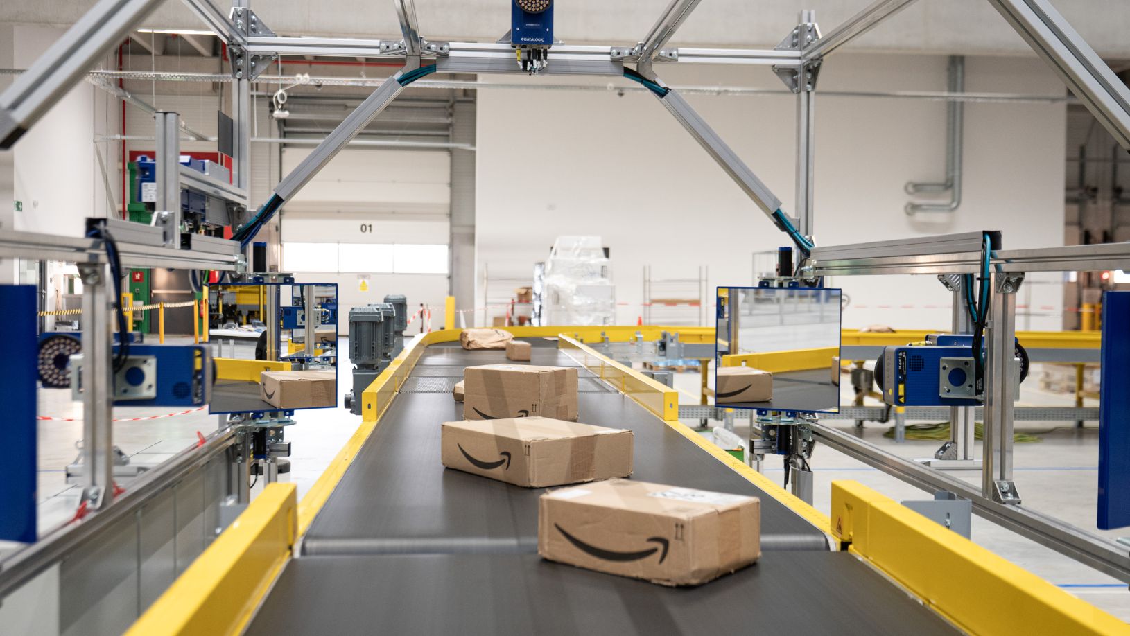 Magalu e Casas Bahia desistem de ser a Amazon brasileira