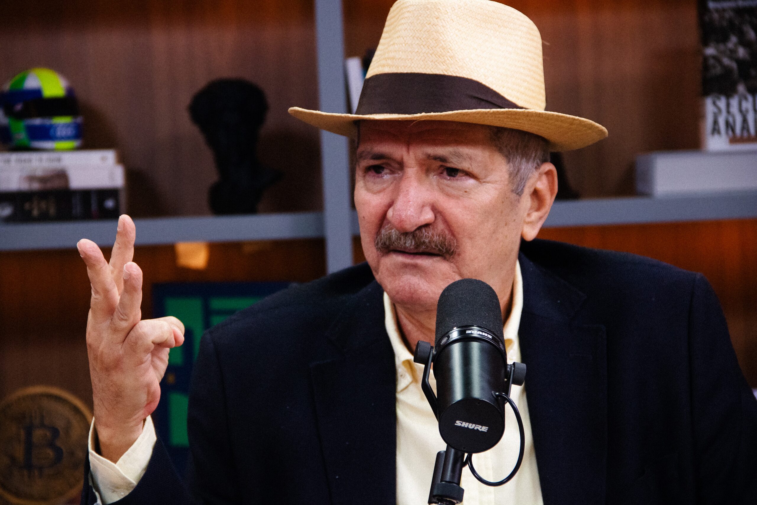 Justiça suspende expulsão de Aldo Rebelo do DC e manda reintegrá-lo