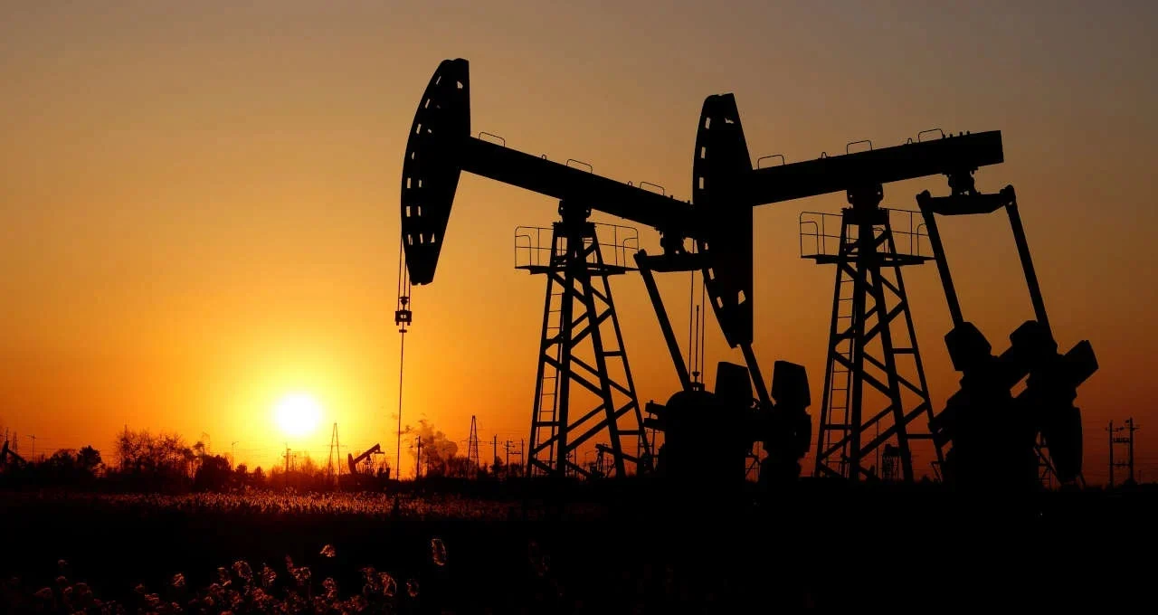 Petróleo sobe hoje: WTI e Brent fecham em alta após semana de quedas
