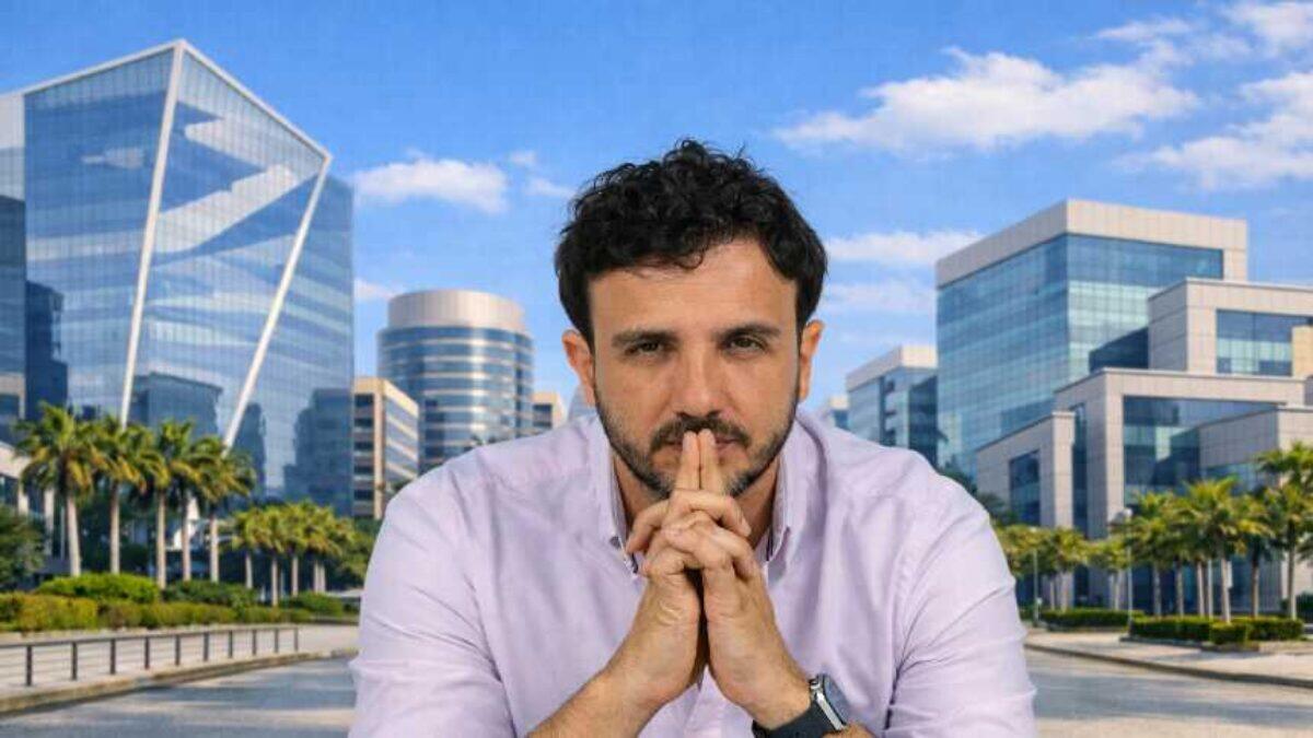 Renan Santos critica 'liberal bobismo' na Faria Lima e mira eleição