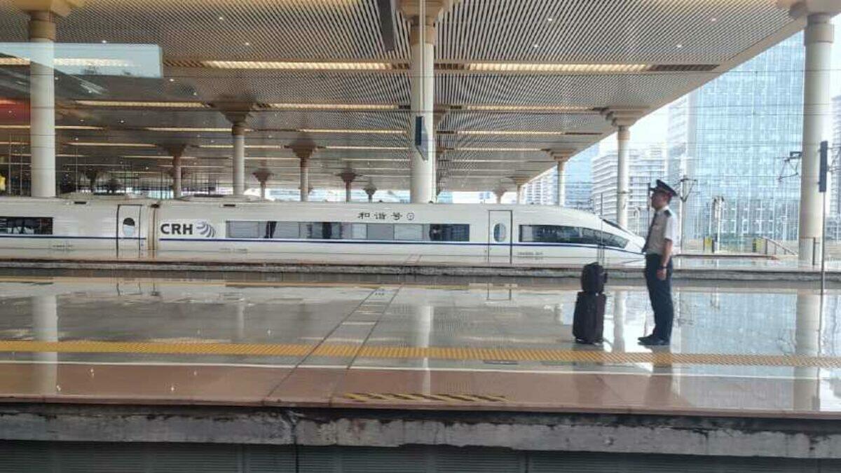 Trem-bala chinês: viagem a 350 km/h e expansão recorde