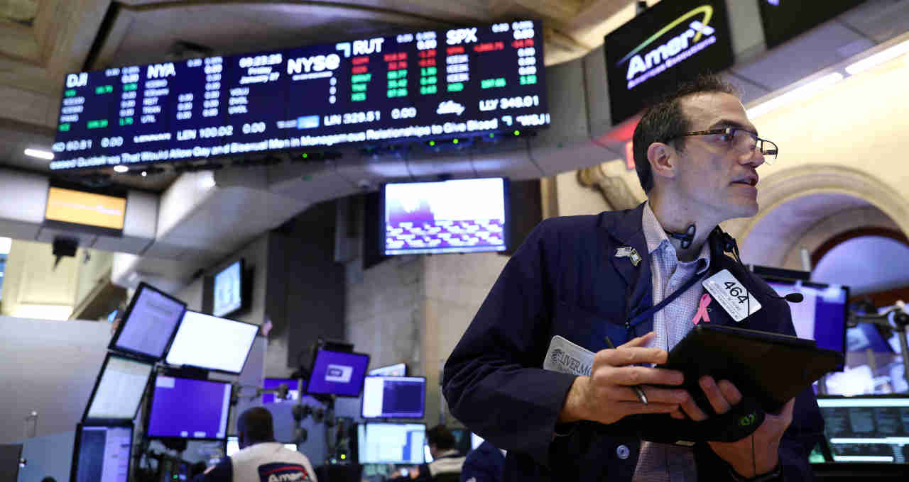 Wall Street cai com tensões no Oriente Médio e avanço da IA