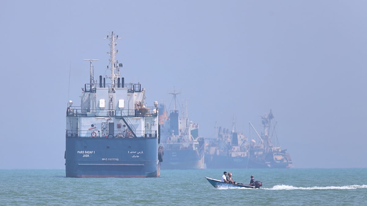 Trump restabelece bloqueio dos EUA e exige taxa de 20% na navegação em Hormuz
