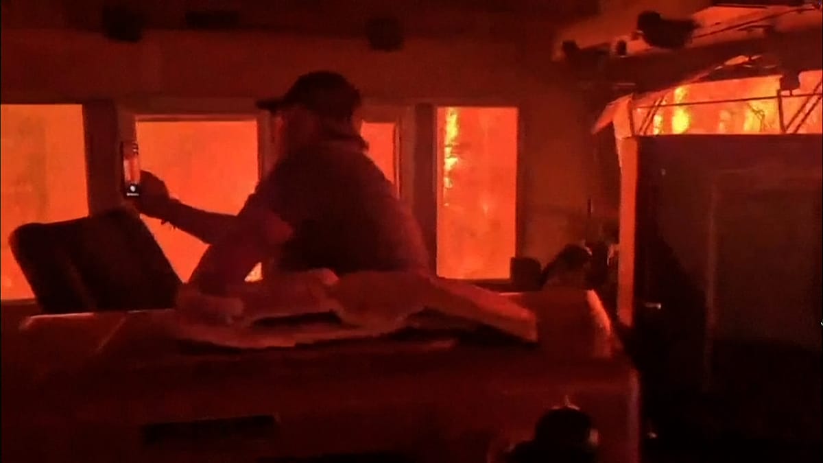Canadá: incêndio em Armstrong faz equipe de comboio fugir das chamas