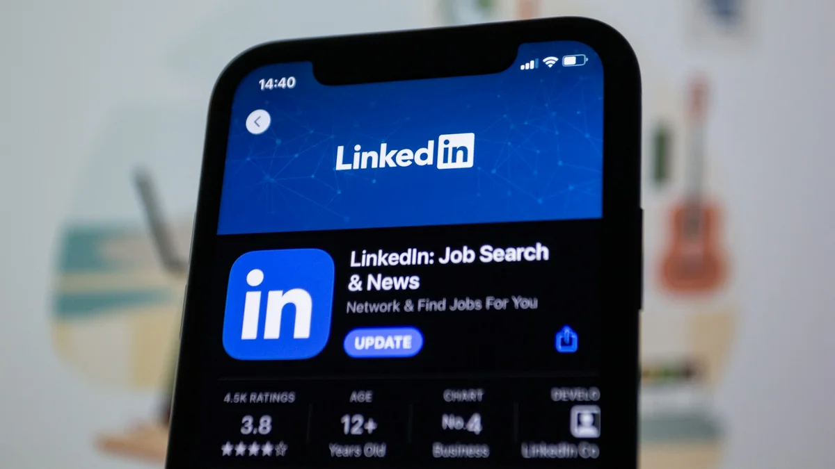 LinkedIn cria botão para denunciar lixo de IA