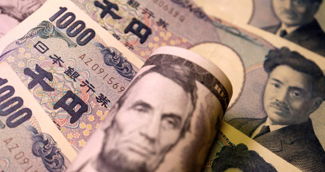 Iene sobe 3% e mercado suspeita de intervenção