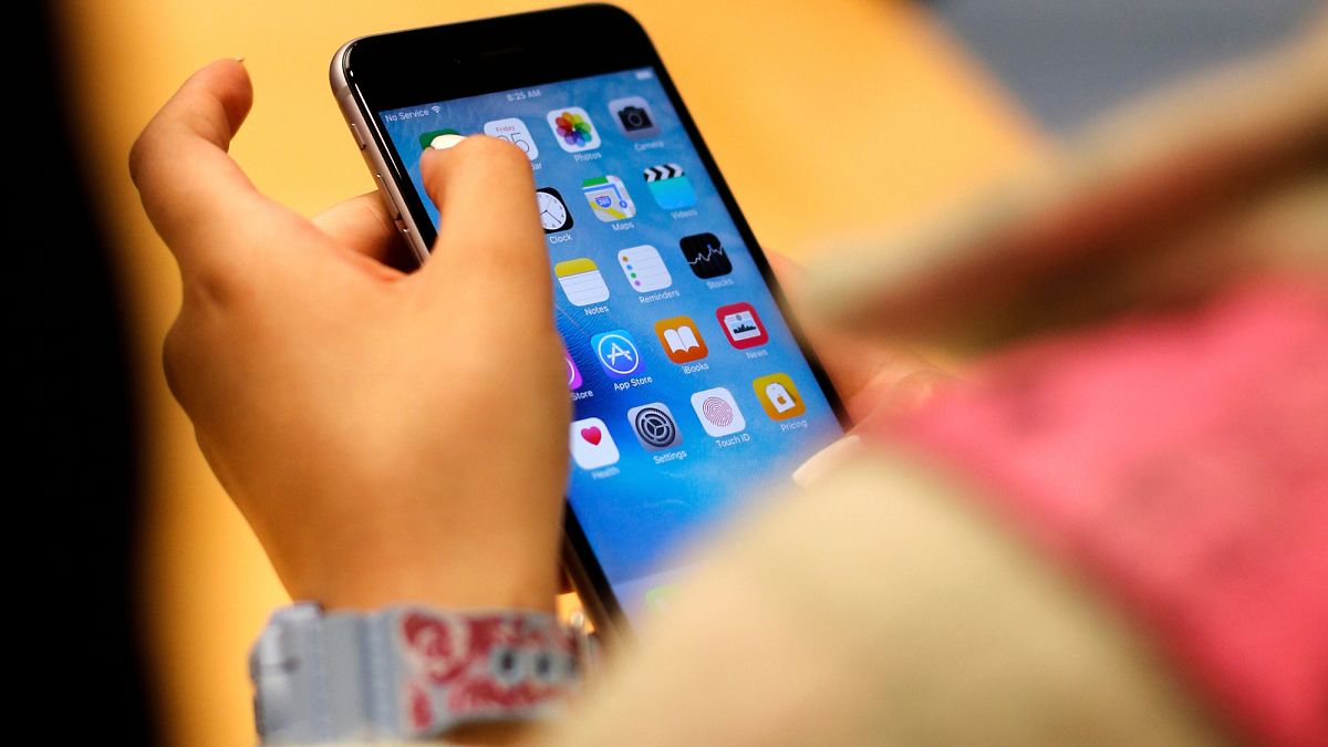 Azerbaijão aprova lei proibindo redes sociais para menores