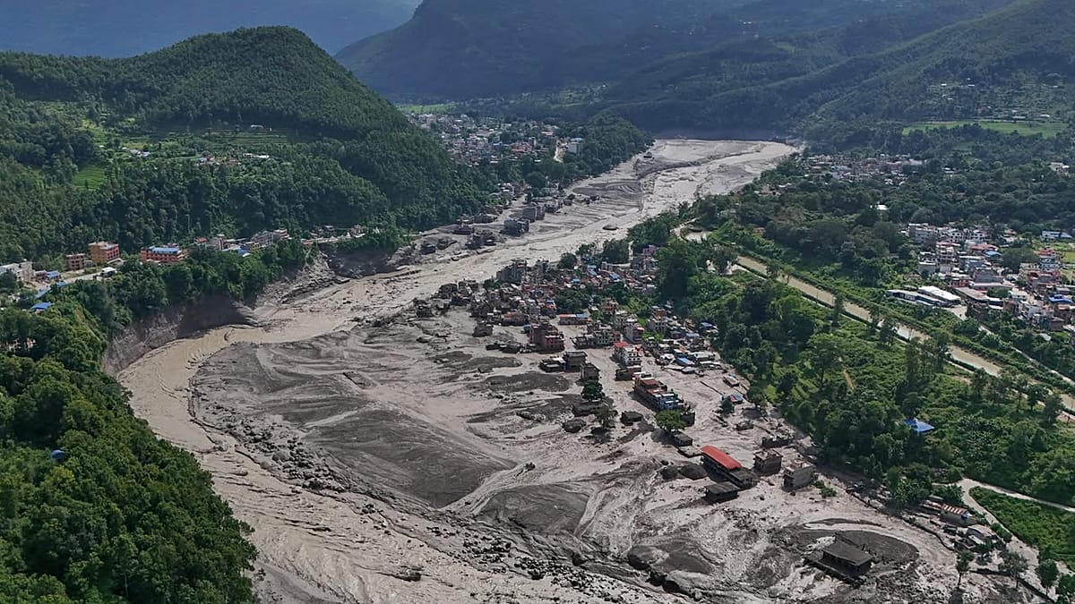 Enchentes no Nepal deixam centenas de desaparecidos