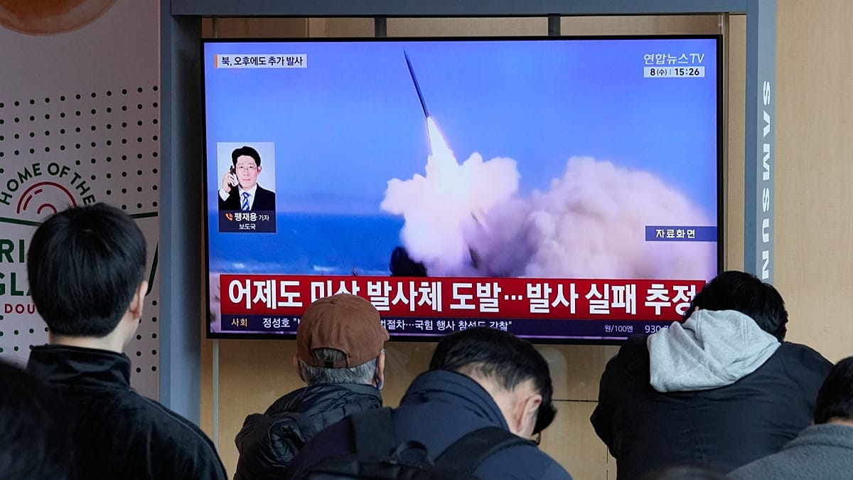 Coreia do Norte lança míssil balístico ao mar, diz exército