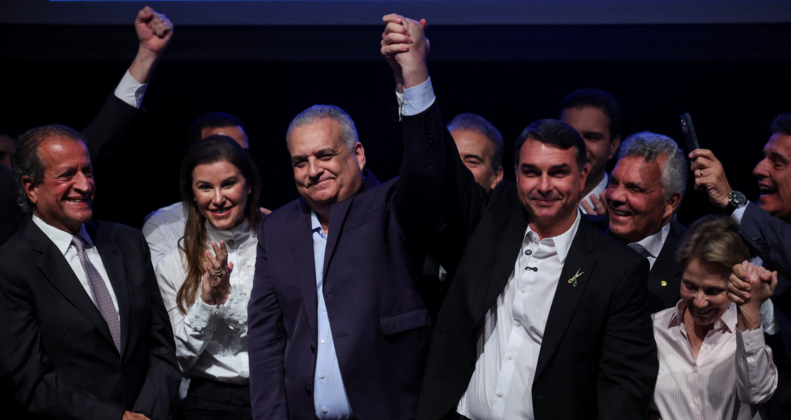 Flávio Bolsonaro nega troca na vice e chama acusações de farsa