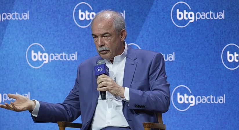 Mercadante quer BNDES a 2% do PIB e pede pacto