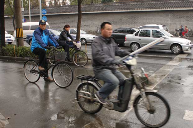 Bikes elétricas em São Paulo: regras e lições da China