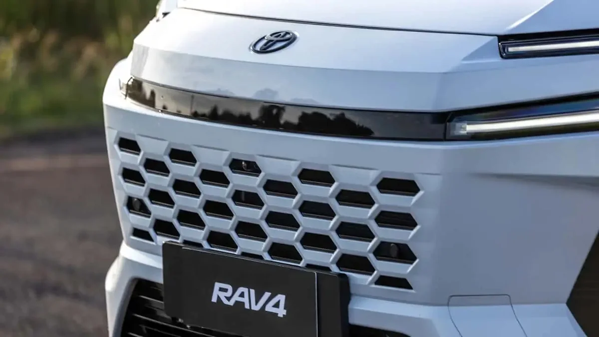 Nova geração do RAV4: Toyota radicaliza para encarar BYD