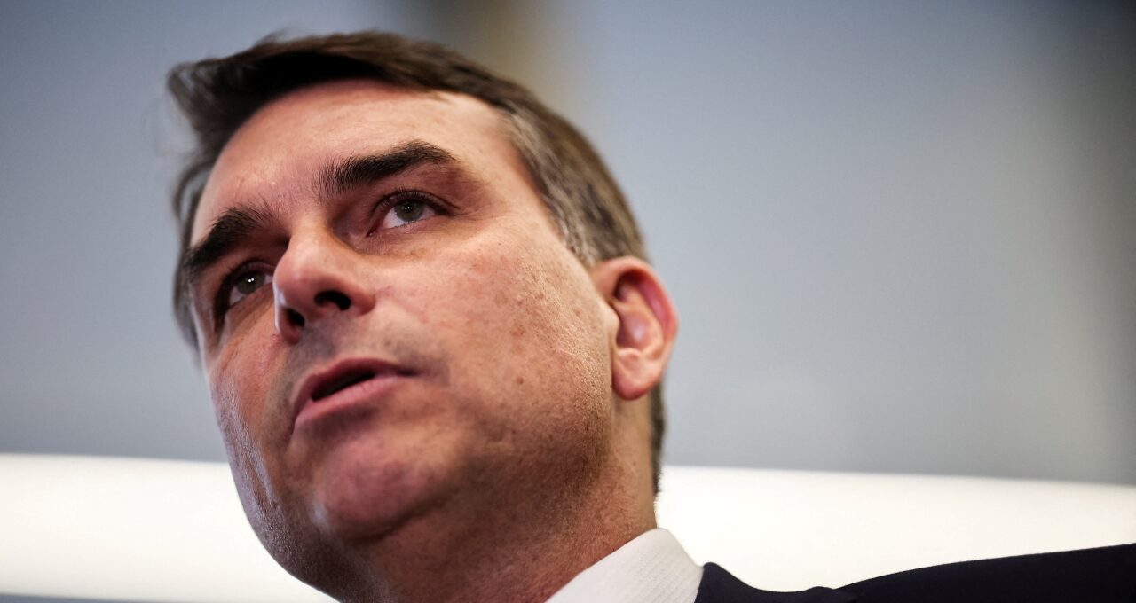 Flávio Bolsonaro nega aquecimento global em sabatina