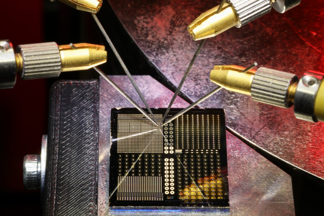 Novo transistor GaN 4000V revoluciona eletrônica de potência