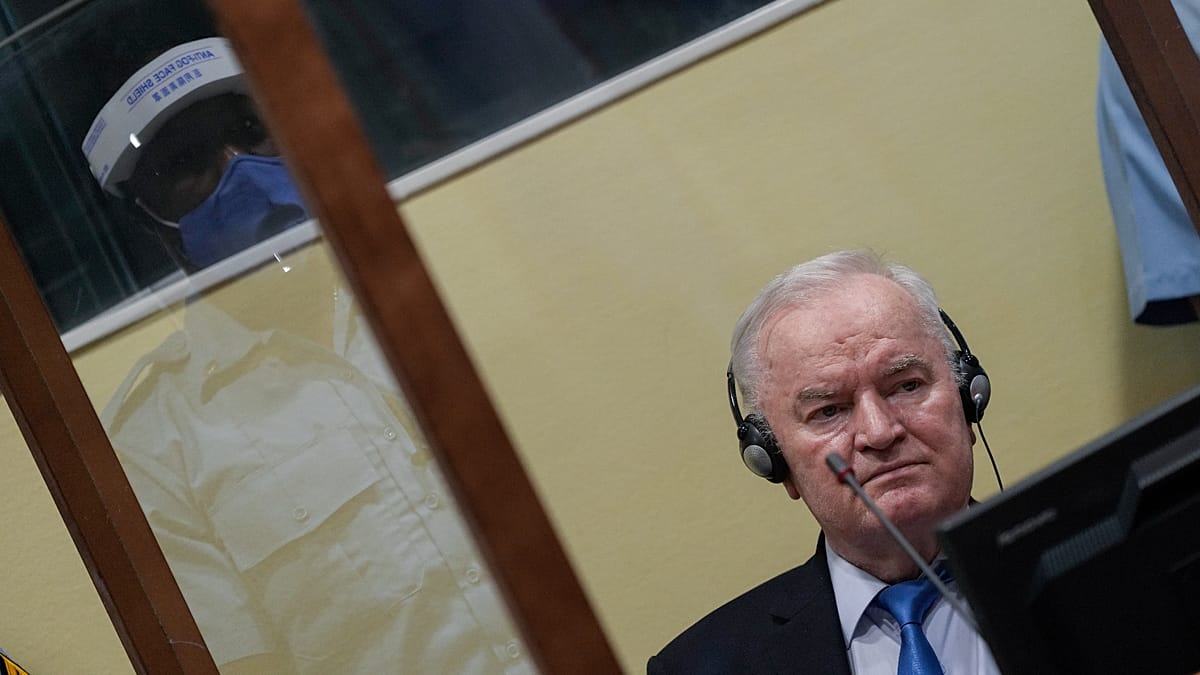 Mladić homenageado em Belgrado sem honras de Estado