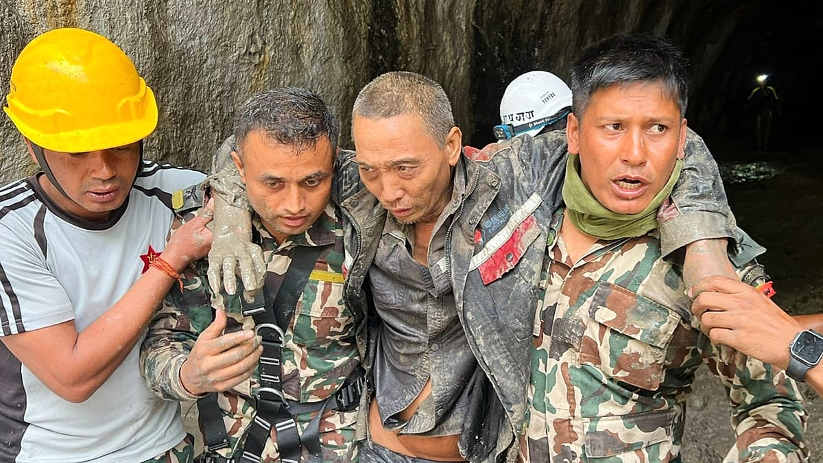 Resgate no Nepal após enchentes: dois sobrevivem depois de 10 dias