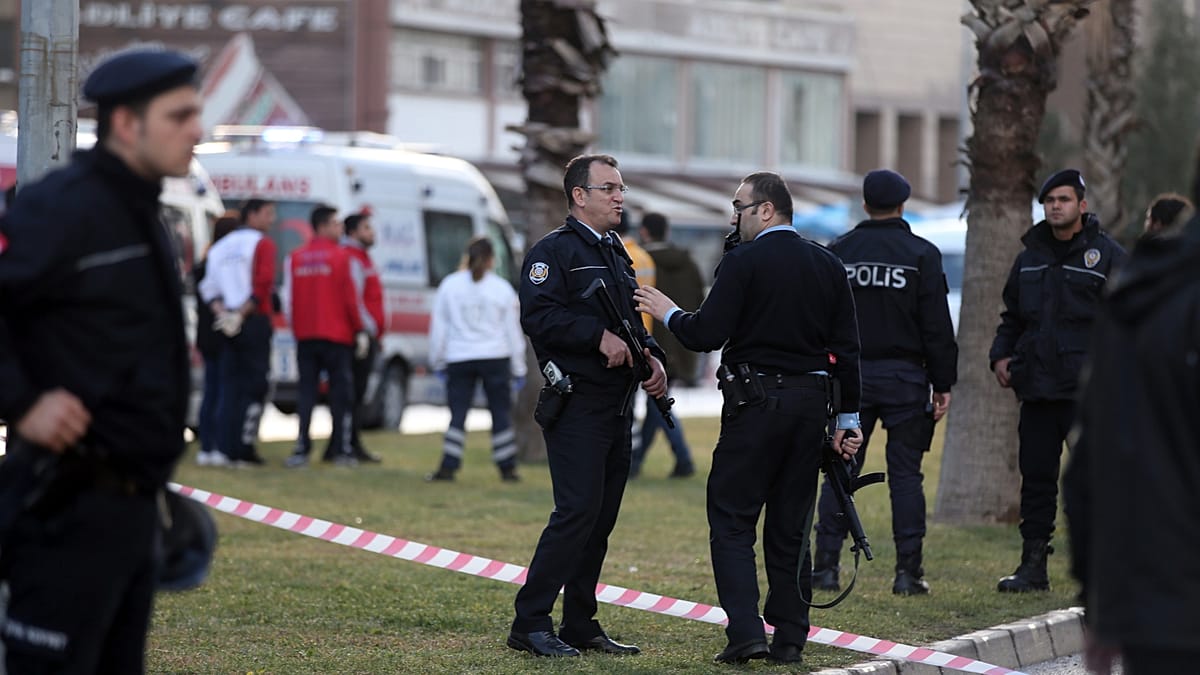 Ataque a escola na Turquia deixa 11 feridos