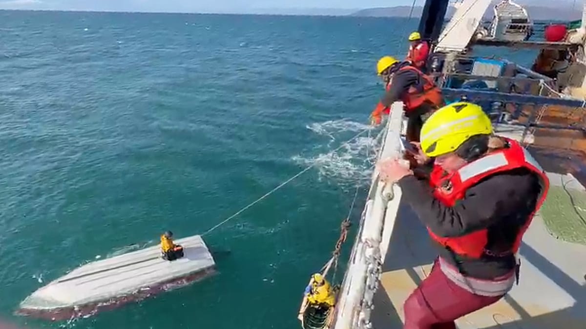 Adolescente resgatado no mar de Bering após 3 dias