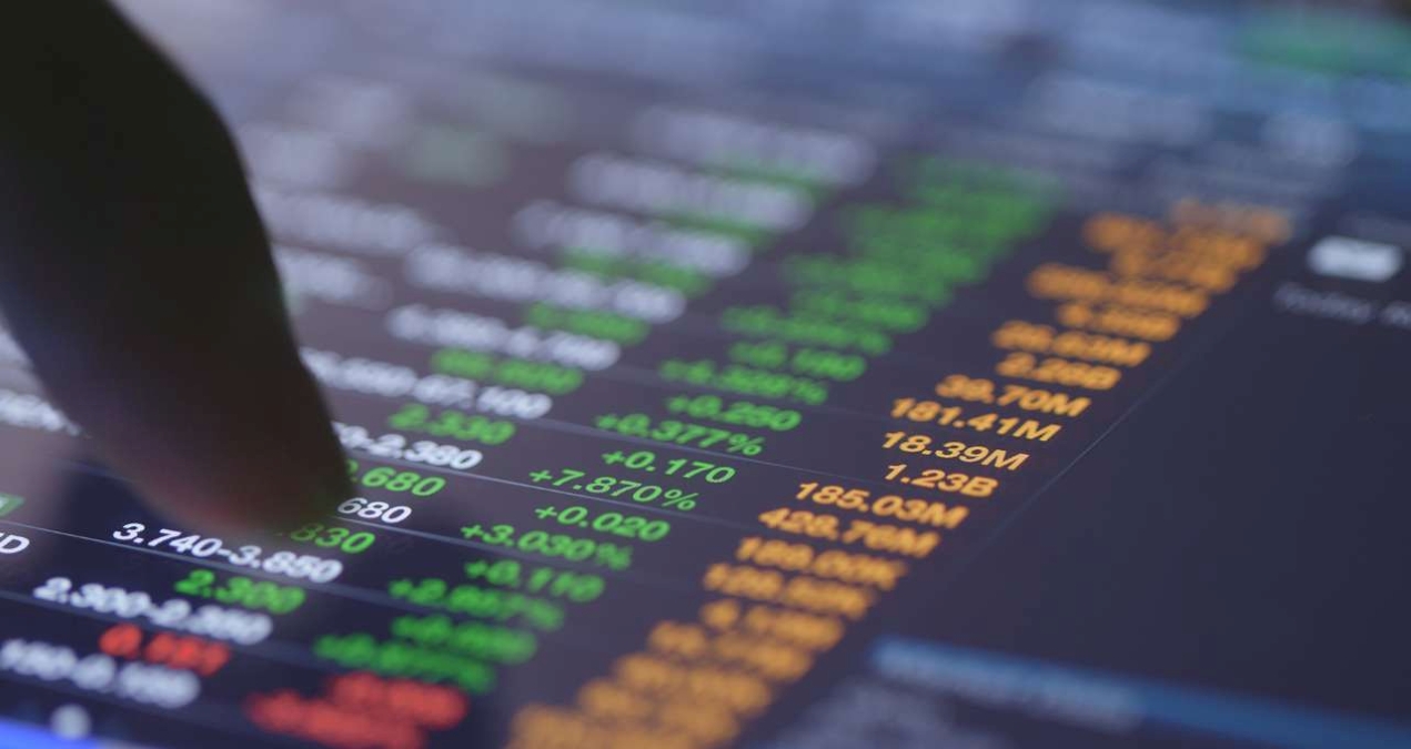Ibovespa fecha em queda com exterior e eleições