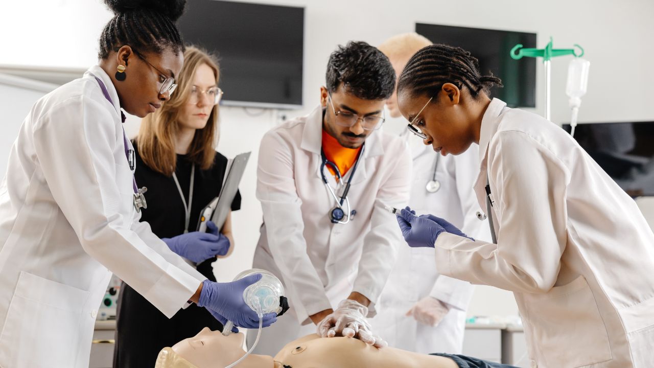 Por que escolas médicas de saúde pública são estratégicas