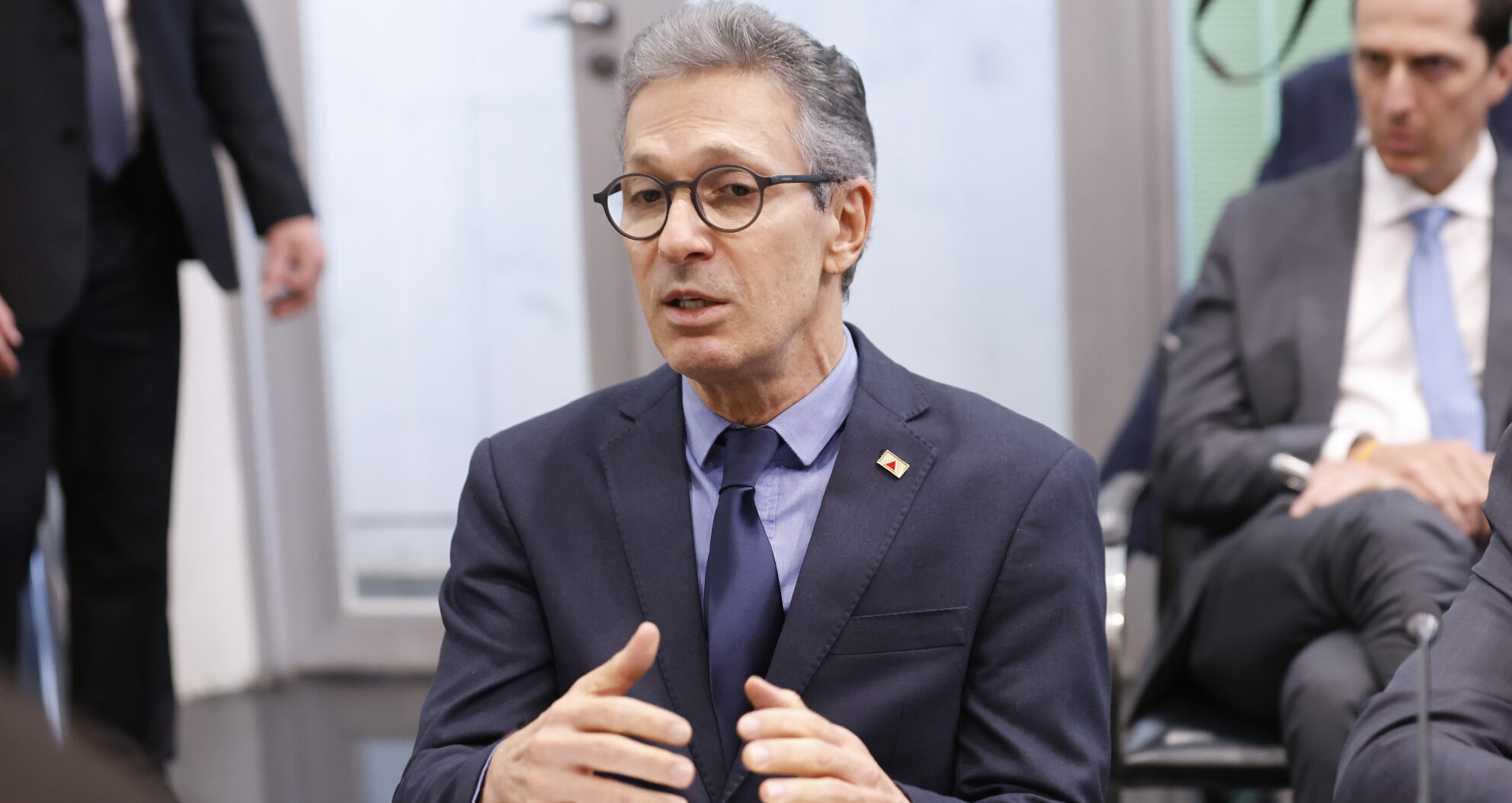 Zema afasta diretor da PF e Novo comemora decisão