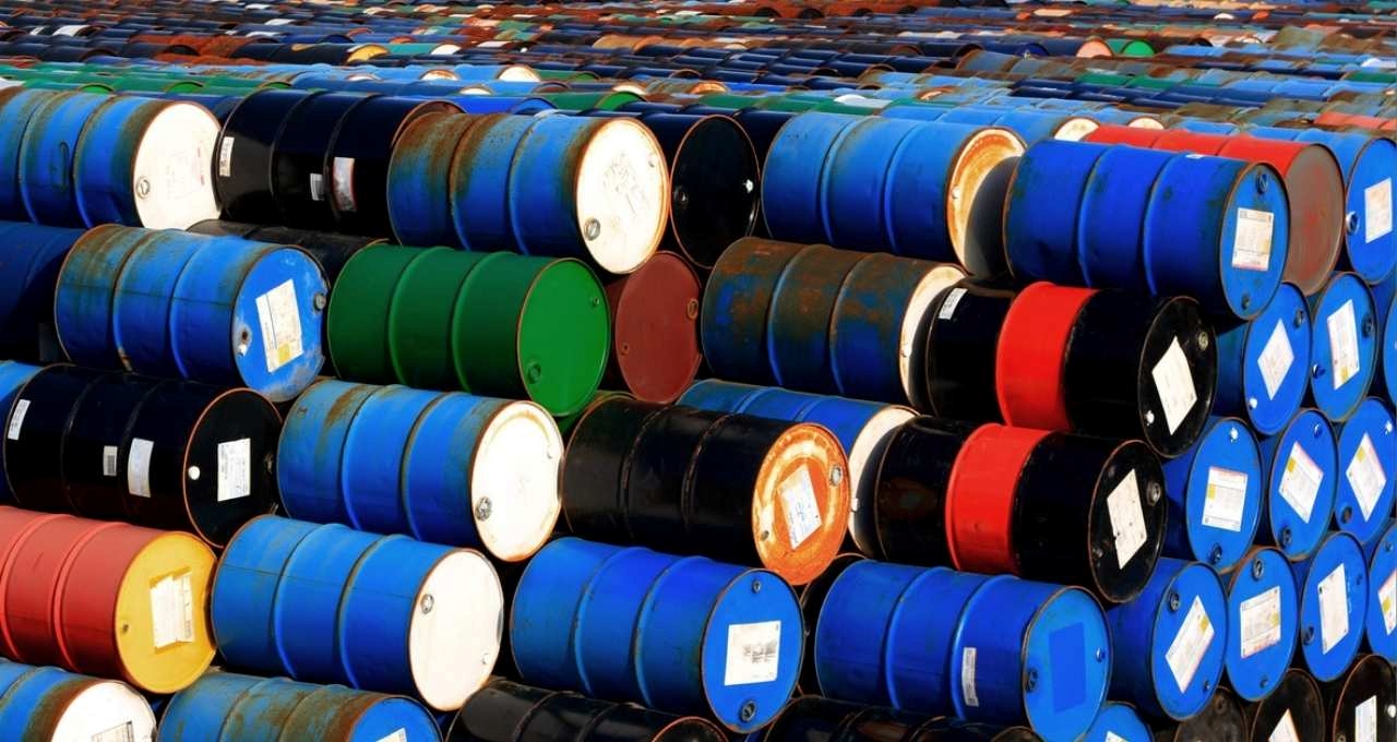 Petróleo cai 2% e fica abaixo de US$ 100