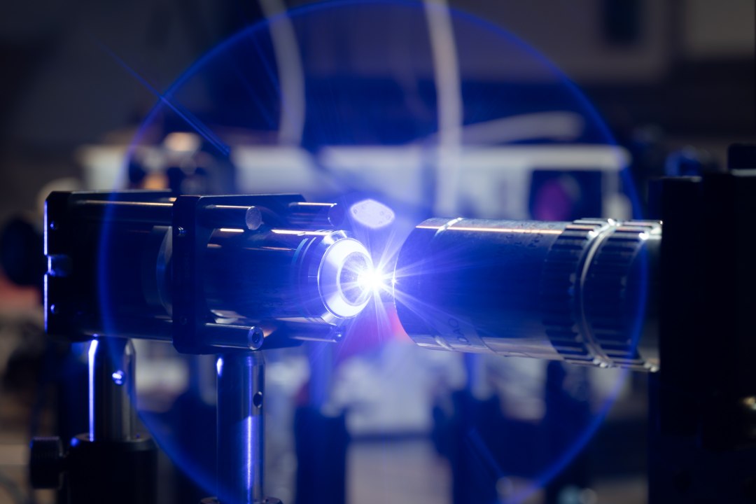 Luz laser alterna bits magnéticos e promete memória densa