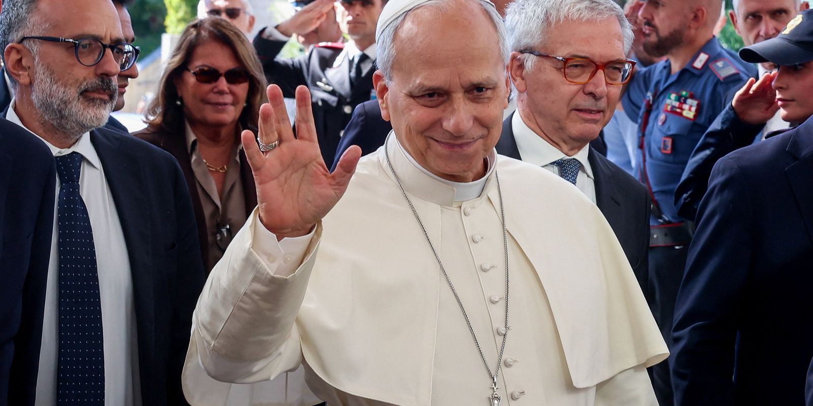 Papa não precisará de mais tratamento contra câncer, dizem médicos