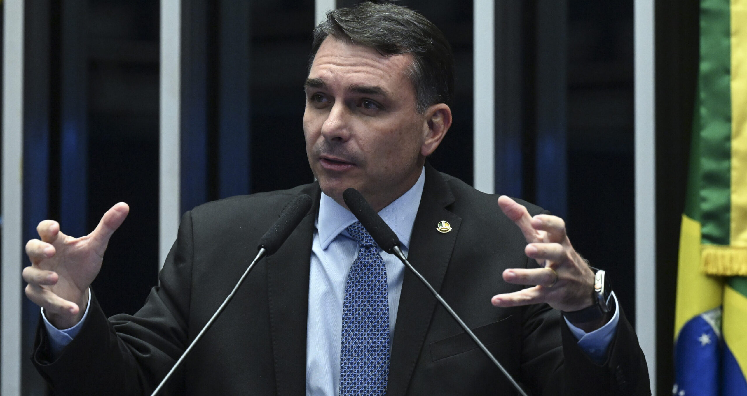 Flávio Bolsonaro promete endurecer segurança pública