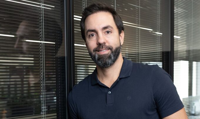 Holding ARKA lança Brain003 e entra em inteligência de dados com IA