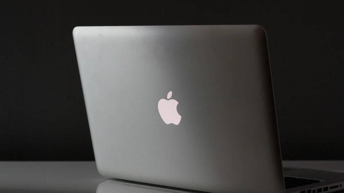 MacBook Pro OLED mais leve gera medo de cortes