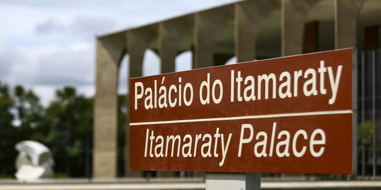 Itamaraty acusa Milei de interferir na eleição