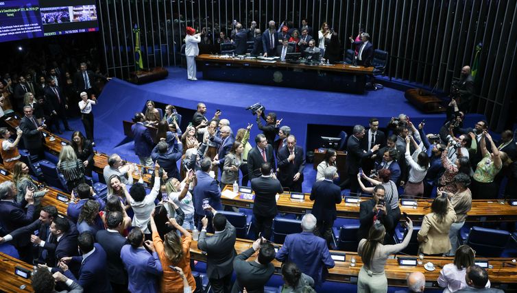 Imprensa estrangeira vê vitória de Lula no fim da 6x1